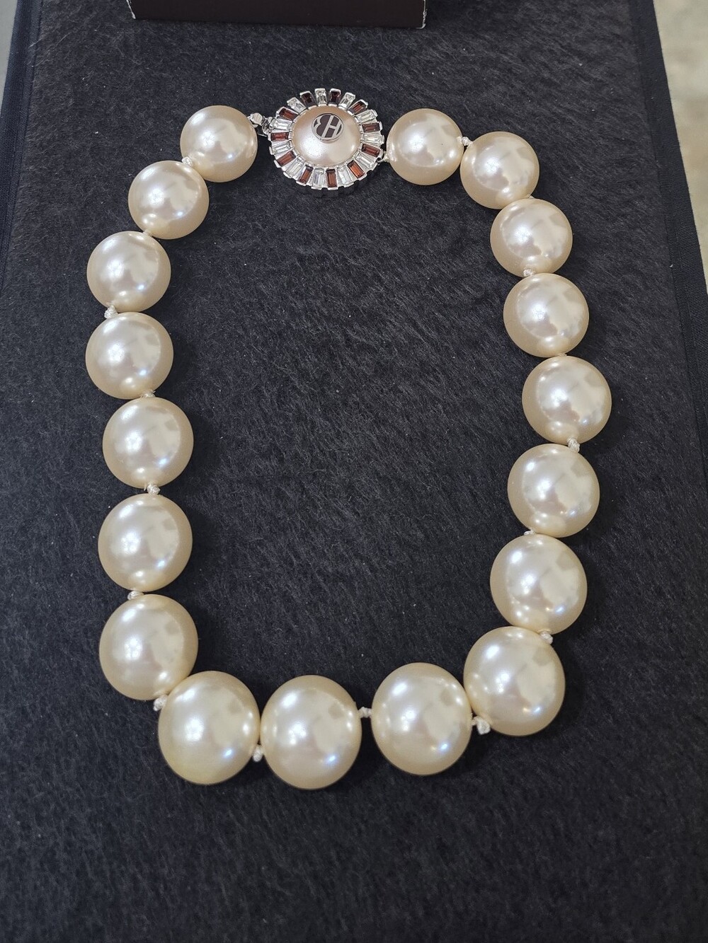 Cream Pearl Necklace with Decorative Silver-Tone Clasp